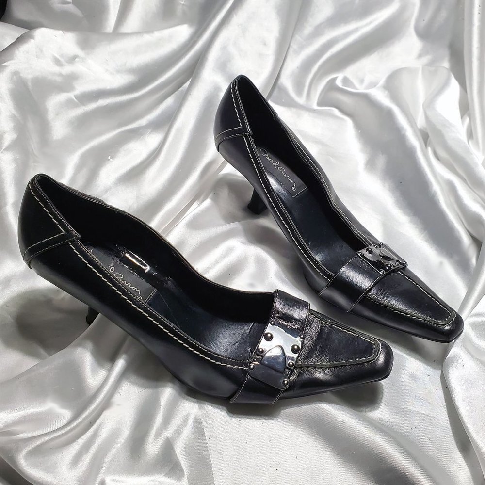 DAVID AARON black high heel pumps silver metal buckle white stitching JENNA SZ 8